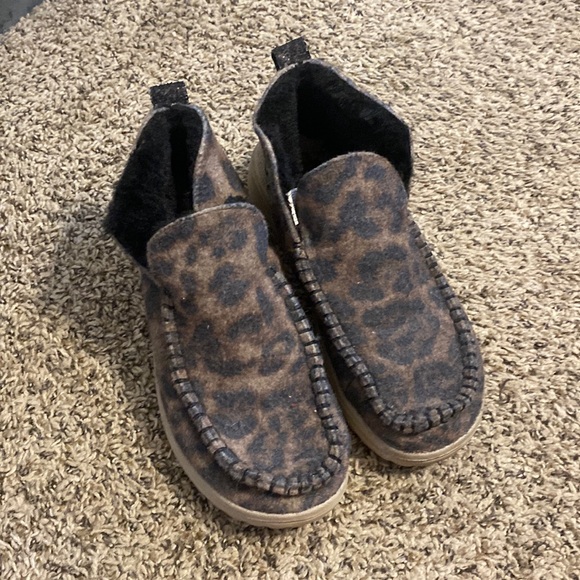 Hey Dude Shoes - Hey dude Helis leopard 🐆 shoes